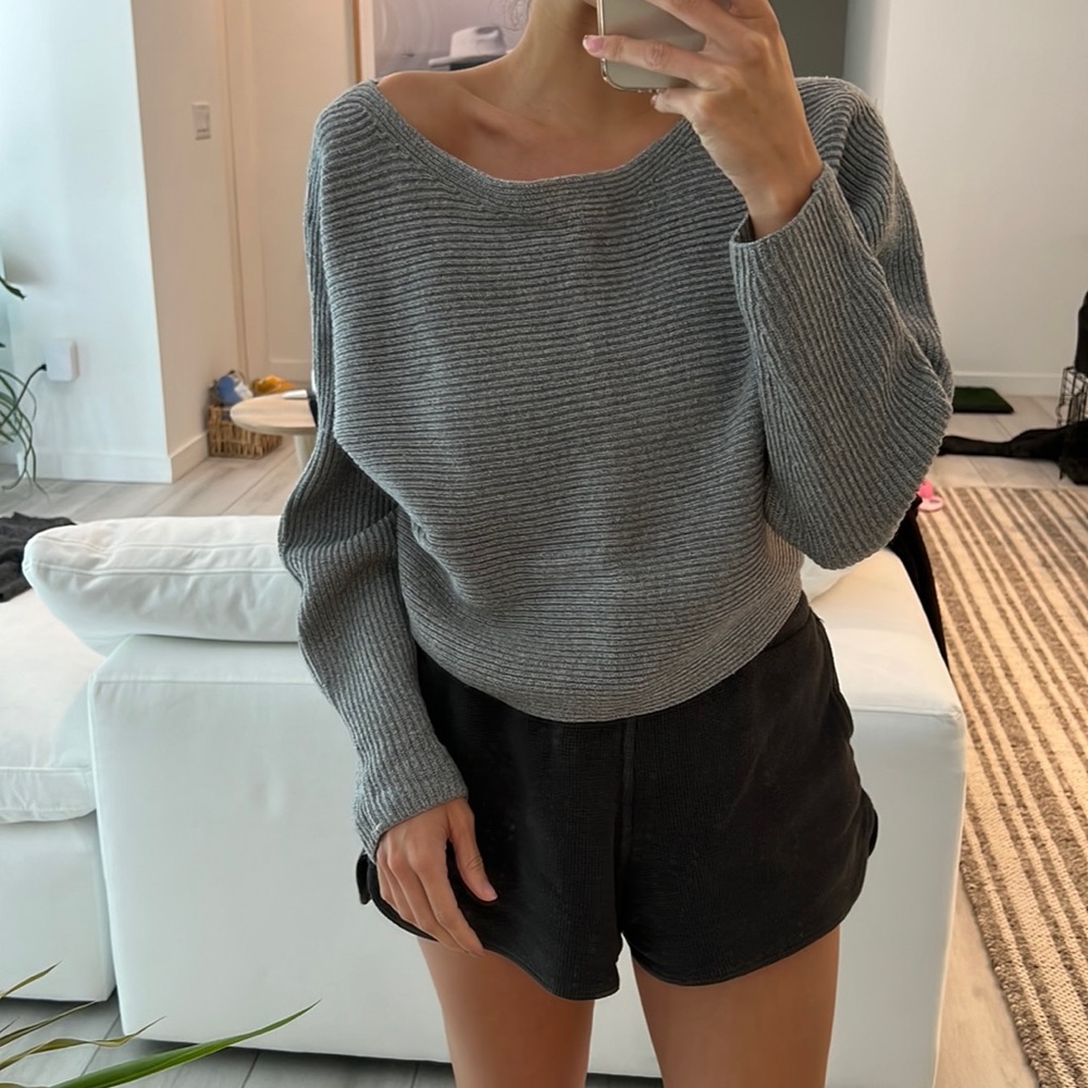 ARITZIA WILFRED ITALIAN YARN SWEATER 100% MERINO WOOL SIZE SMALL IN GREY